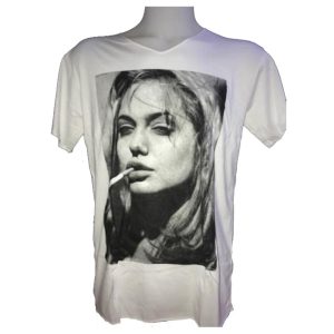 Angelina Jolie camiseta blanca